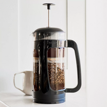 Charger l'image dans la galerie, cafetière à piston remplie

